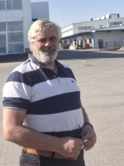 P�ter, 61 �ves t�rskeres� f�rfi, Tinnye