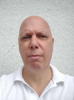 P�ter, 42 �ves t�rskeres� f�rfi, Hossz�het�ny