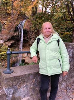 Julcsi, 69 �ves t�rskeres� n�, Als�n�medi