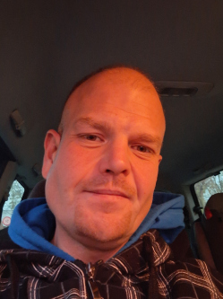 Tam�s, 37 �ves t�rskeres� f�rfi, Balatonszemes