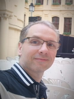 Zoli, 41 �ves t�rskeres� f�rfi, Szeged