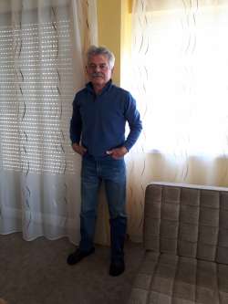 Zoli, 72 �ves t�rskeres� f�rfi, �rd