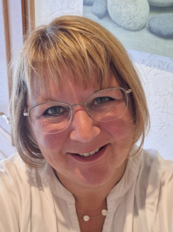 Katalin, 49 �ves t�rskeres� n�, Ny�regyh�za