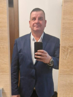 Tibor, 49 �ves t�rskeres� f�rfi, Ver�ce