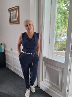 T�nde, 50 �ves t�rskeres� n�, Budapest