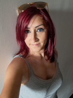 Niki, 37 �ves t�rskeres� n�, Budapest