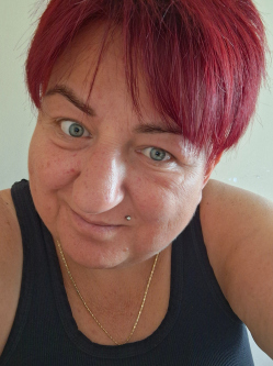 M�nika, 50 �ves t�rskeres� n�, Kocs�r