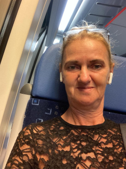 Olgi, 57 �ves t�rskeres� n�, Biatorb�gy