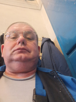 Tibor, 56 �ves t�rskeres� f�rfi, Duna�jv�ros