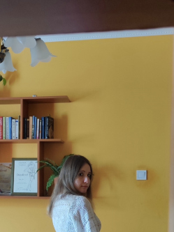 Edit, 36 �ves t�rskeres� n�, Tatab�nya