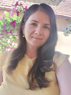 Reni, 38 �ves t�rskeres� n�, Csaroda
