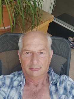 J�zsi, 73 �ves t�rskeres� f�rfi, Budapest