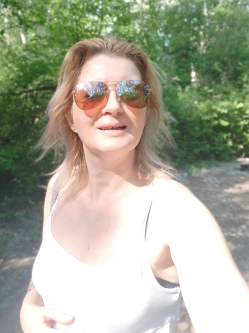 Vikt�ria, 47 �ves t�rskeres� n�, Budapest