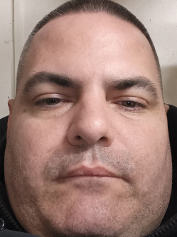 Zoli, 37 �ves t�rskeres� f�rfi, P�cspetri