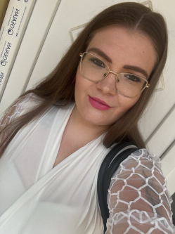 Vikt�ria, 26 �ves t�rskeres� n�, Szil