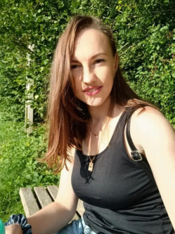 Fanni, 18 �ves t�rskeres� n�, Sz�kesfeh�rv�r