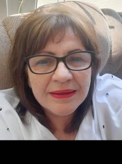 Csilla, 70 �ves t�rskeres� n�, Kalocsa