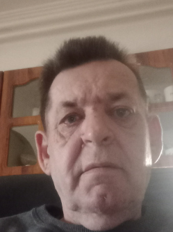 Iv�n, 68 �ves t�rskeres� f�rfi, Cseng�d