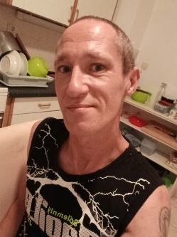 Gergely, 42 �ves t�rskeres� f�rfi, S�rv�r