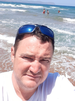 G�bor, 45 �ves t�rskeres� f�rfi, Dunaf�ldv�r
