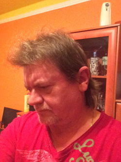 Attis, 64 �ves t�rskeres� f�rfi, Duna�jv�ros