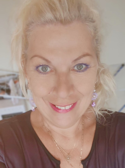 Adri, 57 �ves t�rskeres� n�, B�cs