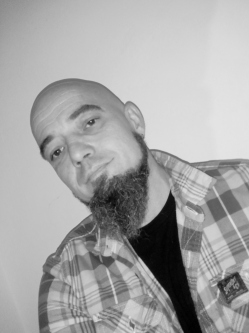 Tomi, 42 �ves t�rskeres� f�rfi, S�meg
