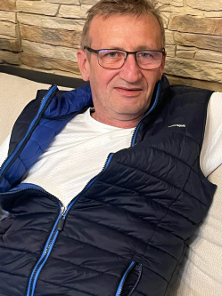 G�bor, 49 �ves t�rskeres� f�rfi, Szentistv�n