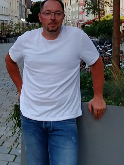 Tibor, 47 �ves t�rskeres� f�rfi, Hajd�szoboszl�