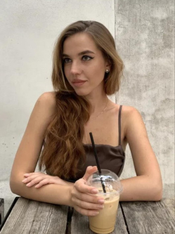 Vir�g, 27 �ves t�rskeres� n�, Eger