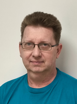 Imre, 53 �ves t�rskeres� f�rfi, Baja