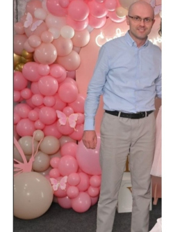 Daca, 35 �ves t�rskeres� f�rfi, Belgr�d