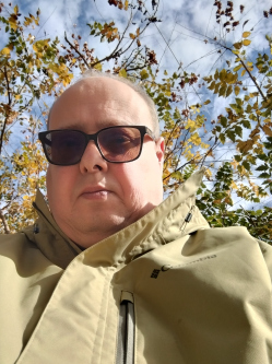 Rafael, 53 �ves t�rskeres� f�rfi, Ny�l