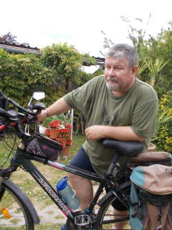 Zoli, 56 �ves t�rskeres� f�rfi, Kapos�jlak