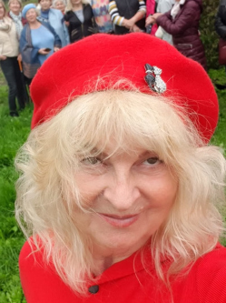 Marina, 65 �ves t�rskeres� n�, Buda�rs