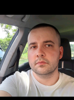 Zsolt, 33 �ves t�rskeres� f�rfi, P�cs