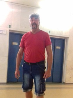 Laci, 69 �ves t�rskeres� f�rfi, Gy�ngy�s