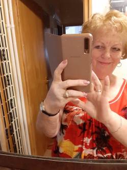 Marcsi, 76 �ves t�rskeres� n�, Veszpr�m