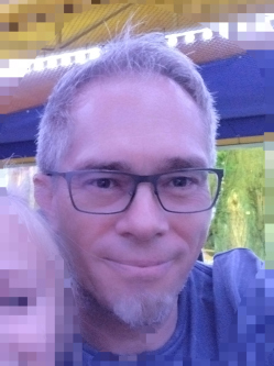 Joseph, 54 �ves t�rskeres� f�rfi, Perb�l