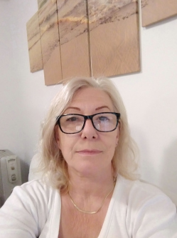 Ildik�, 58 �ves t�rskeres� n�, Sopron