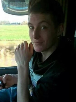 P�l, 20 �ves t�rskeres� f�rfi, B�k�scsaba