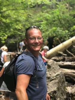 R�bert, 51 �ves t�rskeres� f�rfi, S�toralja�jhely
