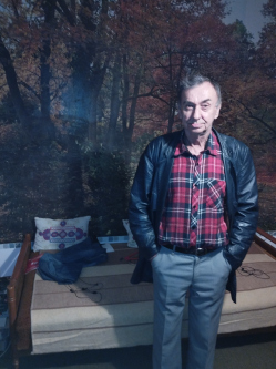Istvan, 72 �ves t�rskeres� f�rfi, Koml�
