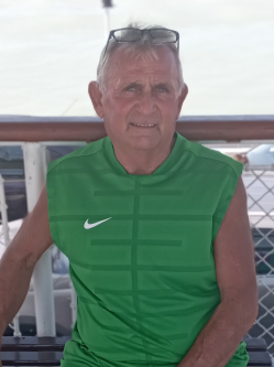 L�szl�, 65 �ves t�rskeres� f�rfi, Iv�ncsa
