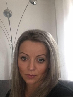 Ir�n, 38 �ves t�rskeres� n�, Sz�kesfeh�rv�r