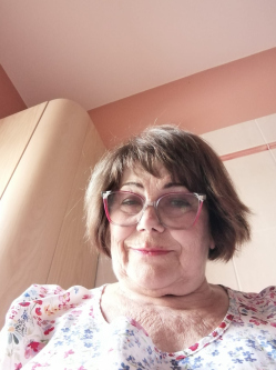 Kati, 75 �ves t�rskeres� n�, Sz�kesfeh�rv�r