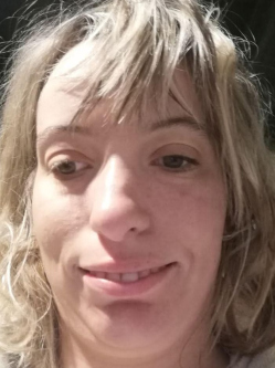 Krisztina, 28 �ves t�rskeres� n�, Ep�l