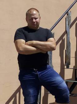 Gyula, 41 �ves t�rskeres� f�rfi, L�k�sh�za