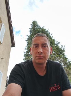 Lajos, 45 �ves t�rskeres� f�rfi, Bajororsz�g