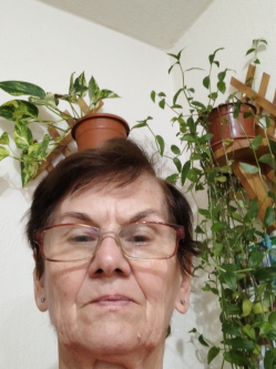 Anna, 71 �ves t�rskeres� n�, Debrecen